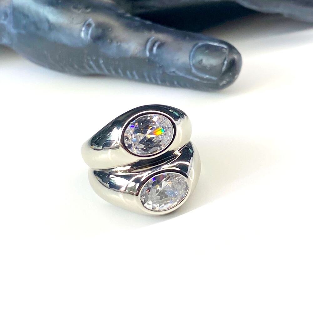 New Silver Mirroring Rhinestone Statement Ring - image 1